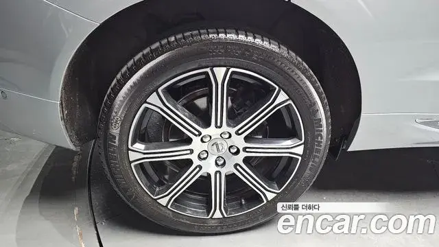 Volvo XC60 2019 — Photo 18/30