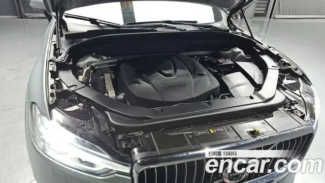 Volvo XC60 2019 — Photo 21/30