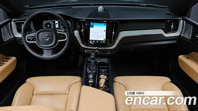 Volvo XC60 2019 — Photo 23/30