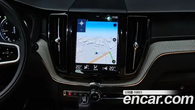 Volvo XC60 2019 — Photo 7/30