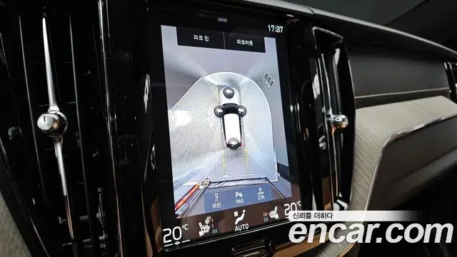 Volvo XC60 2019 — Photo 4/30