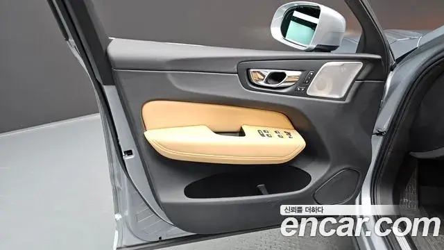 Volvo XC60 2019 — Photo 30/30