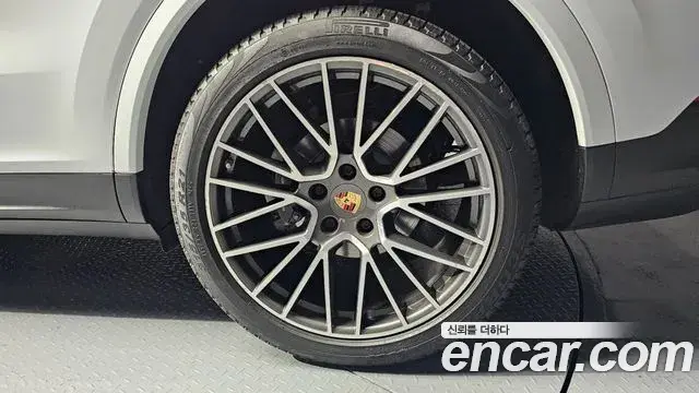 Porsche Cayenne 2020 — ფოტო 33/36