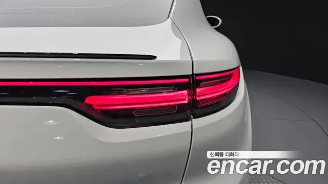 Porsche Cayenne 2020 — ფოტო 29/36
