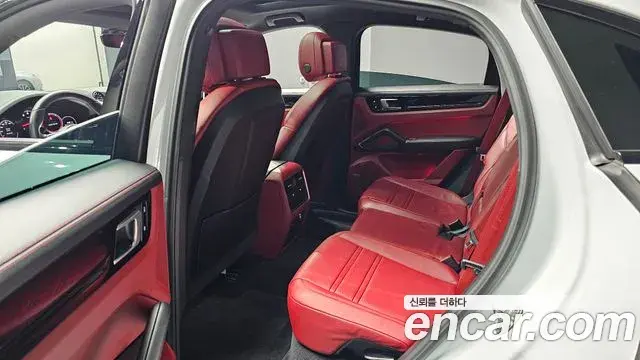 Porsche Cayenne 2020 — ფოტო 20/36