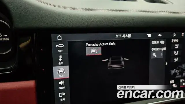 Porsche Cayenne 2020 — ფოტო 22/36
