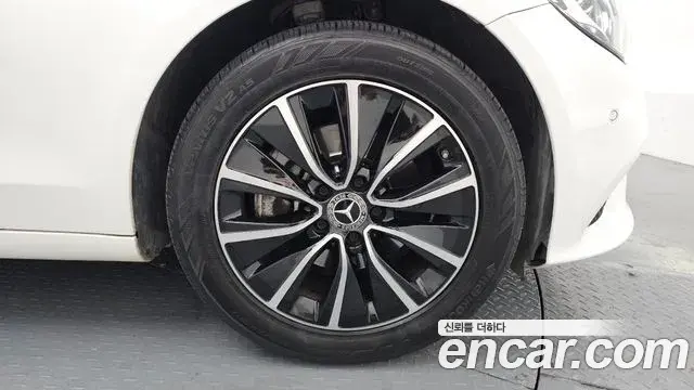 Mercedes-Benz C-Class 2020 — Şəkil 29/30
