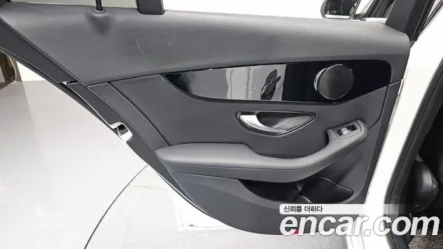 Mercedes-Benz C-Class 2020 — Şəkil 11/30