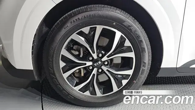 Kia Carnival 2021 — Фото 5/20