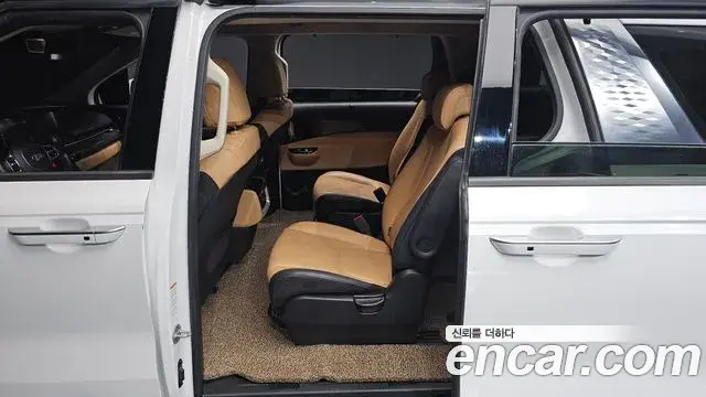 Kia Carnival 2021 — Фото 12/20