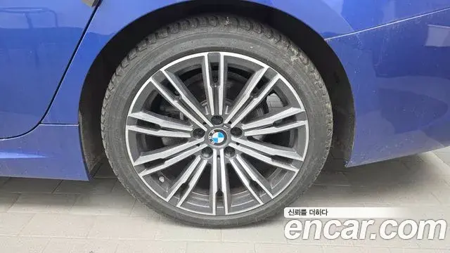 BMW 3 Series 2020 — Şəkil 28/31