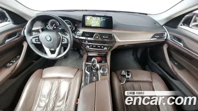 BMW 5 Series 2018 — Фото 9/20