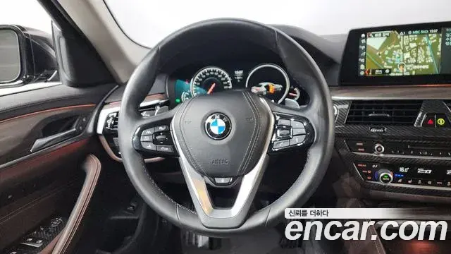 BMW 5 Series 2018 — Фото 12/20