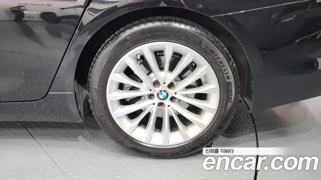 BMW 5 Series 2018 — Şəkil 5/35