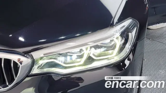 BMW 5 Series 2018 — Şəkil 6/35
