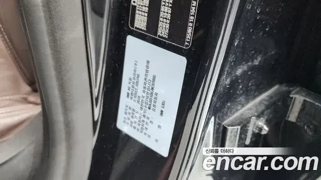 BMW 5 Series 2018 — Şəkil 14/35