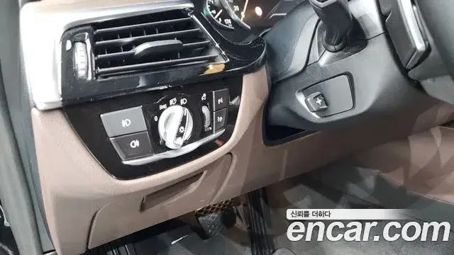 BMW 5 Series 2018 — Şəkil 35/35