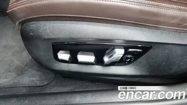 BMW 5 Series 2018 — Şəkil 29/35