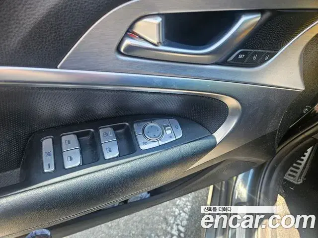 Genesis G70 2018 — Photo 10/12