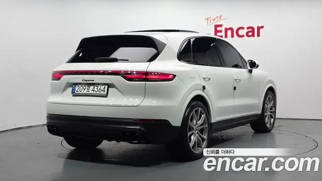 Porsche Cayenne 2023 — ფოტო 5/20