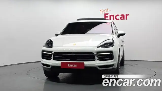 Porsche Cayenne 2023 — ფოტო 8/20