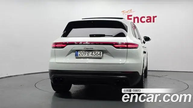 Porsche Cayenne 2023 — ფოტო 19/20