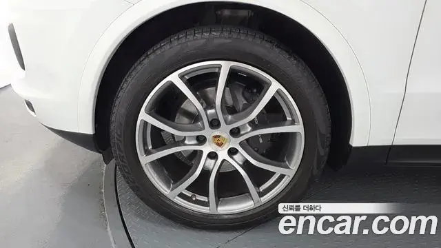 Porsche Cayenne 2023 — ფოტო 2/20