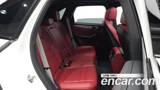 Porsche Cayenne 2023 — ფოტო 12/20