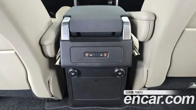 Land Rover Discovery 5 2018 — Фото 19/20