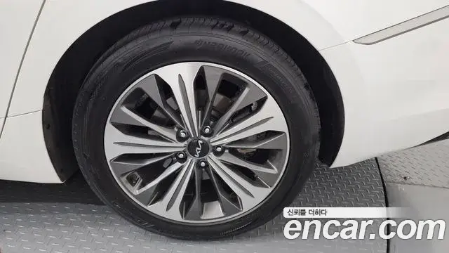 Kia K8 2022 — Şəkil 18/32