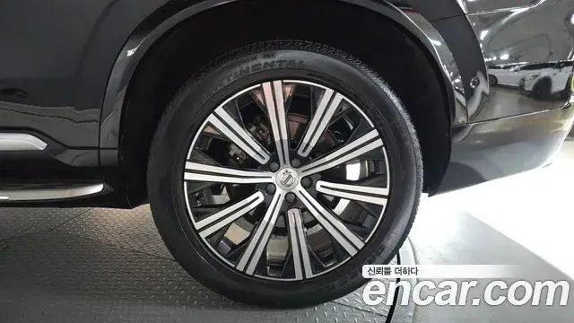 Volvo XC90 2020 — ფოტო 7/31
