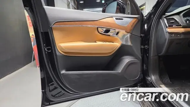 Volvo XC90 2020 — ფოტო 15/31