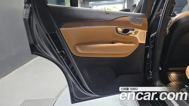Volvo XC90 2020 — ფოტო 3/31