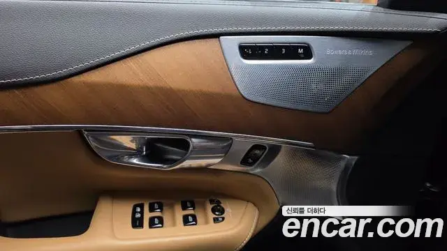 Volvo XC90 2020 — ფოტო 10/31