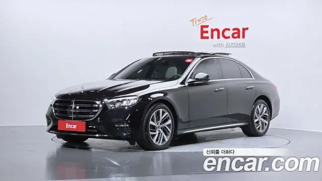Mercedes-Benz E-Class 2024 — Photo 10/30