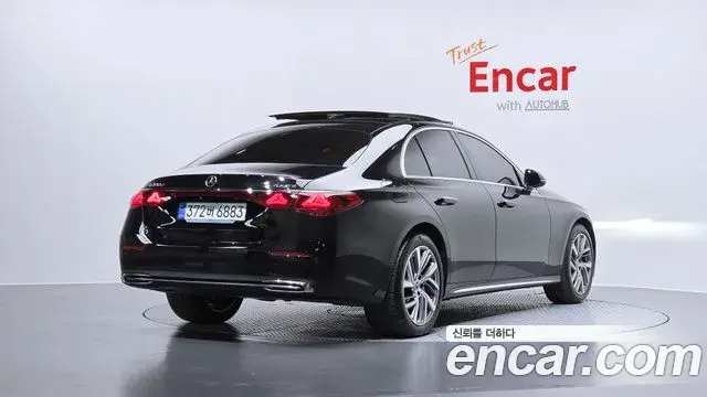 Mercedes-Benz E-Class 2024 — Photo 20/30