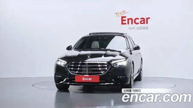Mercedes-Benz E-Class 2024 — Photo 27/30
