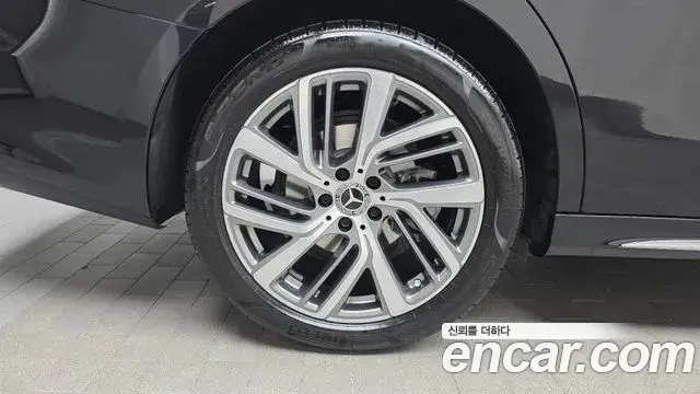 Mercedes-Benz E-Class 2024 — Photo 24/30