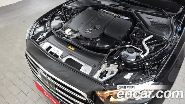 Mercedes-Benz E-Class 2024 — Photo 22/30