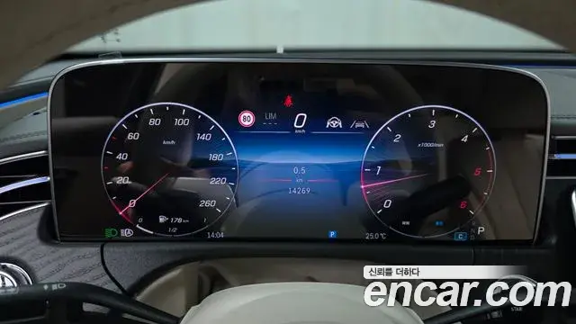 Mercedes-Benz E-Class 2024 — Photo 19/30
