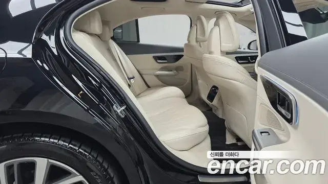 Mercedes-Benz E-Class 2024 — Photo 17/30