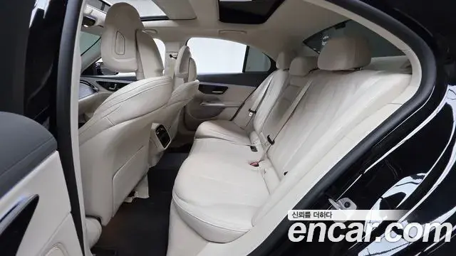 Mercedes-Benz E-Class 2024 — Photo 7/30