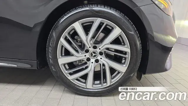 Mercedes-Benz E-Class 2024 — Photo 6/30