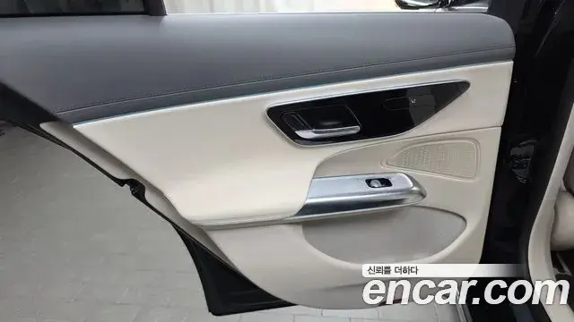 Mercedes-Benz E-Class 2024 — Photo 8/30