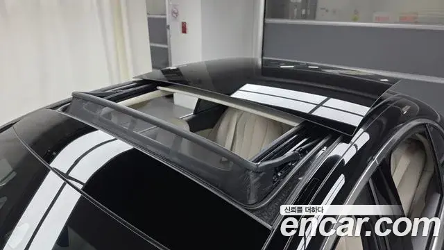 Mercedes-Benz E-Class 2024 — Photo 1/30