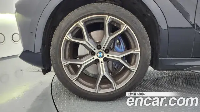 BMW X6 2021 — Photo 10/33