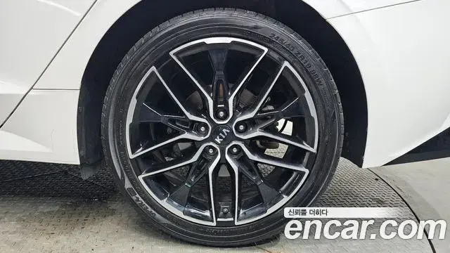 Kia K5 2020 — ფოტო 27/30