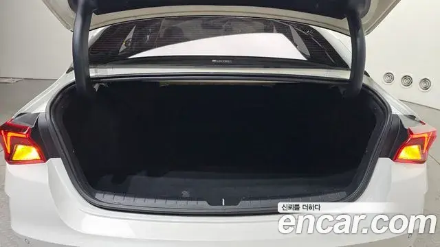 Kia K5 2020 — ფოტო 4/30