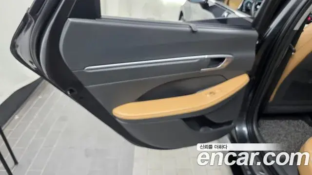 Hyundai Sonata Hybrid 2022 — ფოტო 30/33