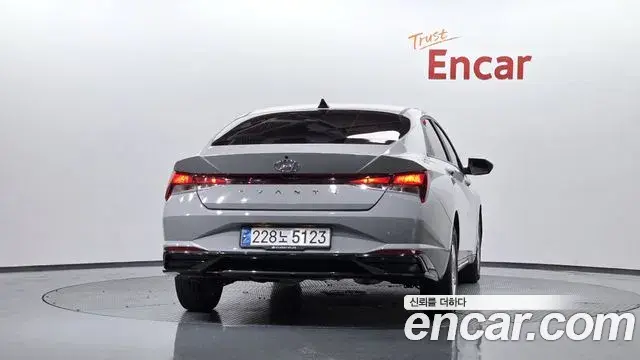 Hyundai The New Avante Hybrid 2022 — Photo 3/20